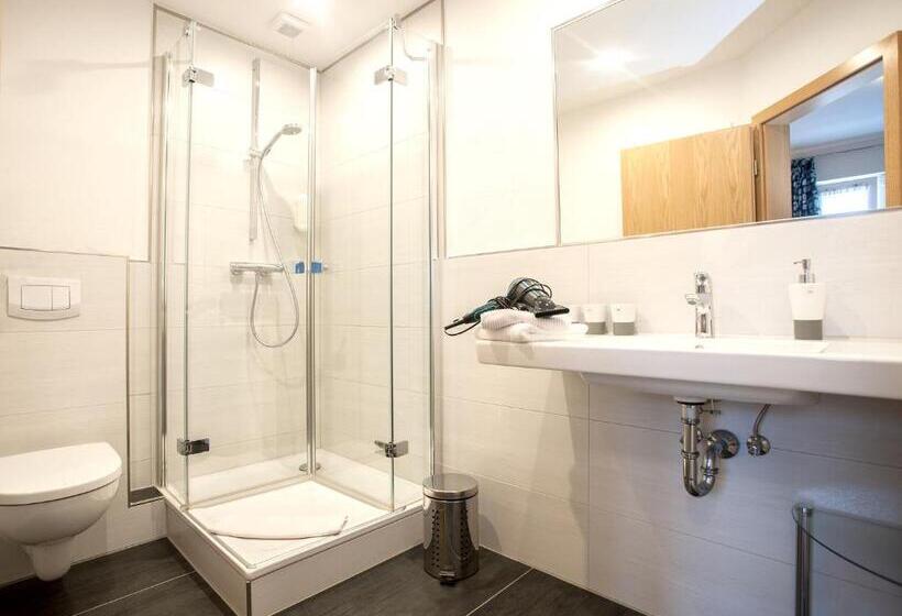 舒适三人间, Forsthaus