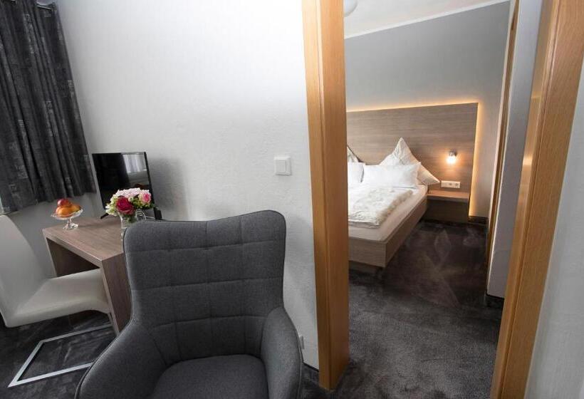 舒适三人间, Forsthaus