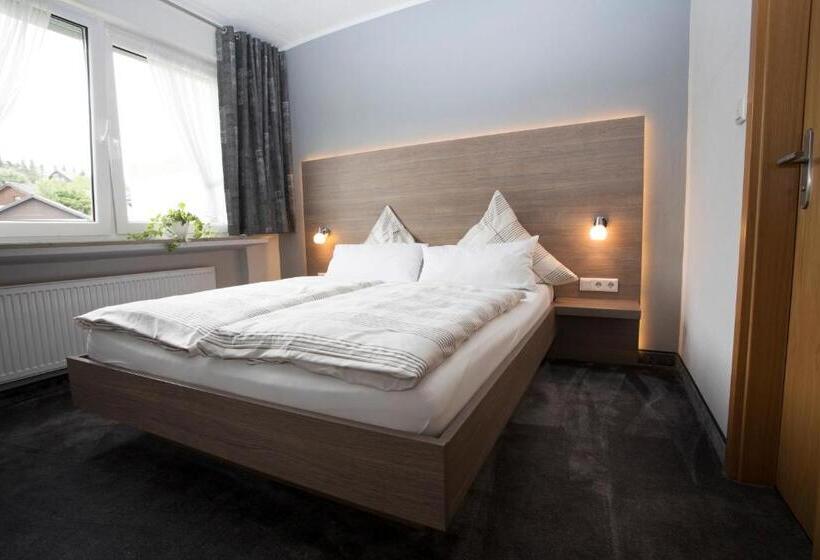 舒适三人间, Forsthaus