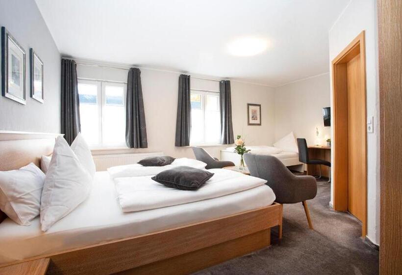 舒适三人间, Forsthaus