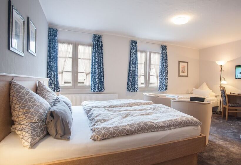 舒适三人间, Forsthaus