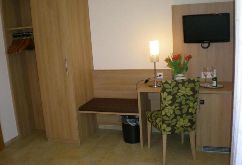 חדר סטנדרט יחיד, Goldener Löwe