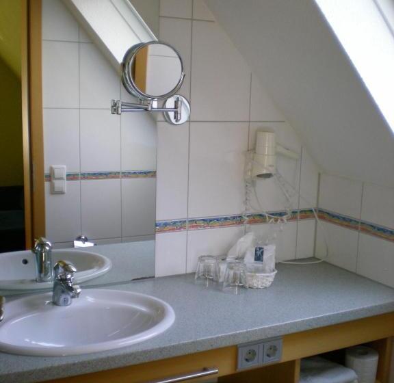 חדר סטנדרט לארבעה, Goldener Löwe