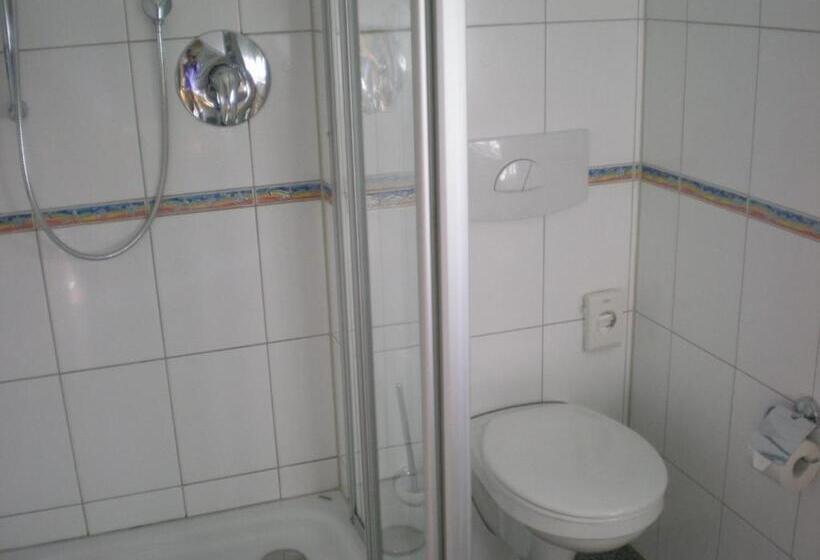 חדר סטנדרט לארבעה, Goldener Löwe