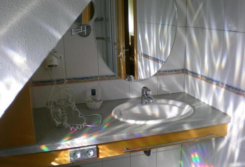 חדר סטנדרט לארבעה, Goldener Löwe