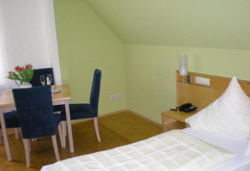 חדר סטנדרט לארבעה, Goldener Löwe