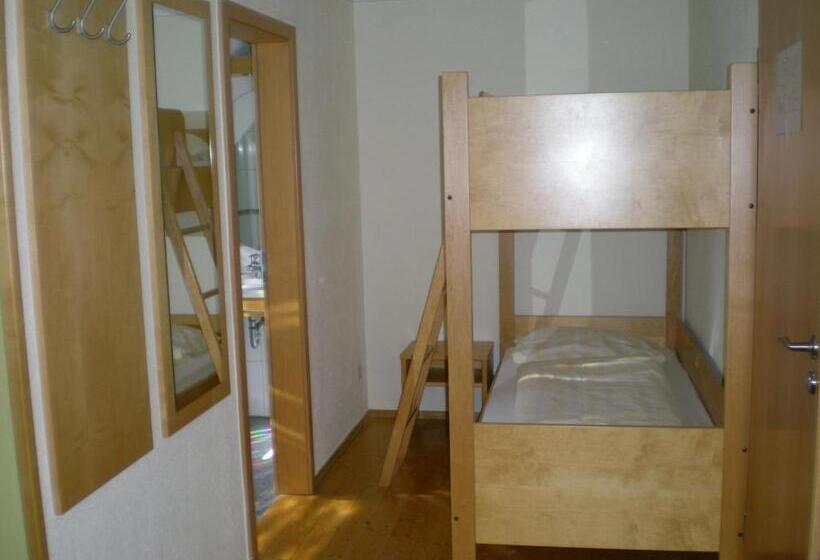 חדר סטנדרט לארבעה, Goldener Löwe