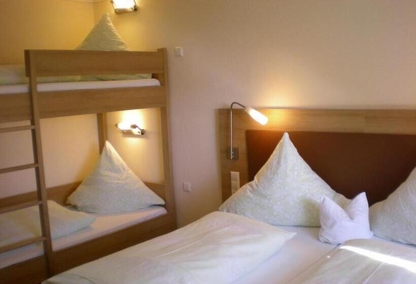 חדר סטנדרט לארבעה, Goldener Löwe