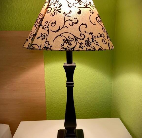 标准单人间, Kaiserswerth