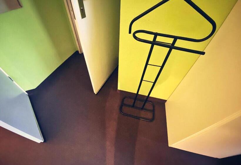 标准单人间, Kaiserswerth