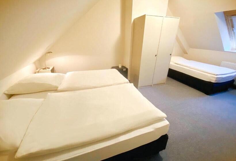 标准三人间, Kaiserswerth