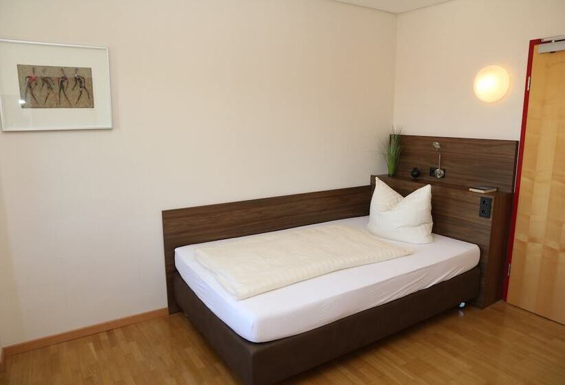 חדר סטנדרט יחיד, Kolping