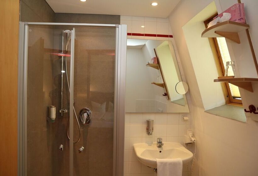 חדר סטנדרט יחיד, Kolping