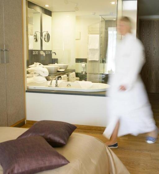 高级大房间, Maximilian