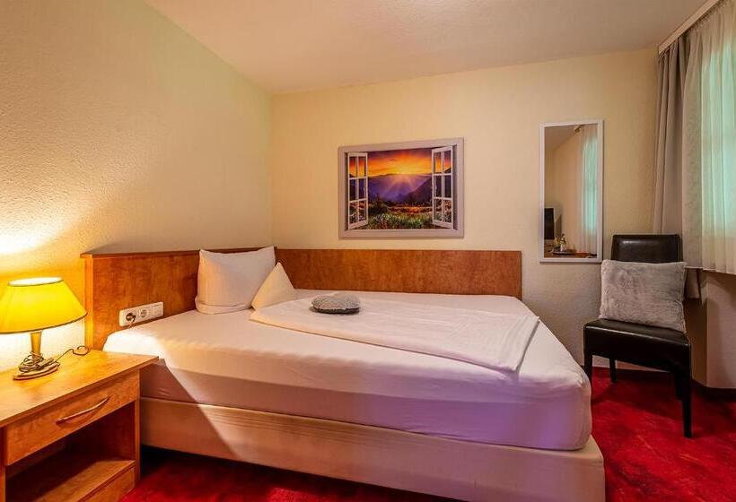 חדר משפחתי, Neudeck