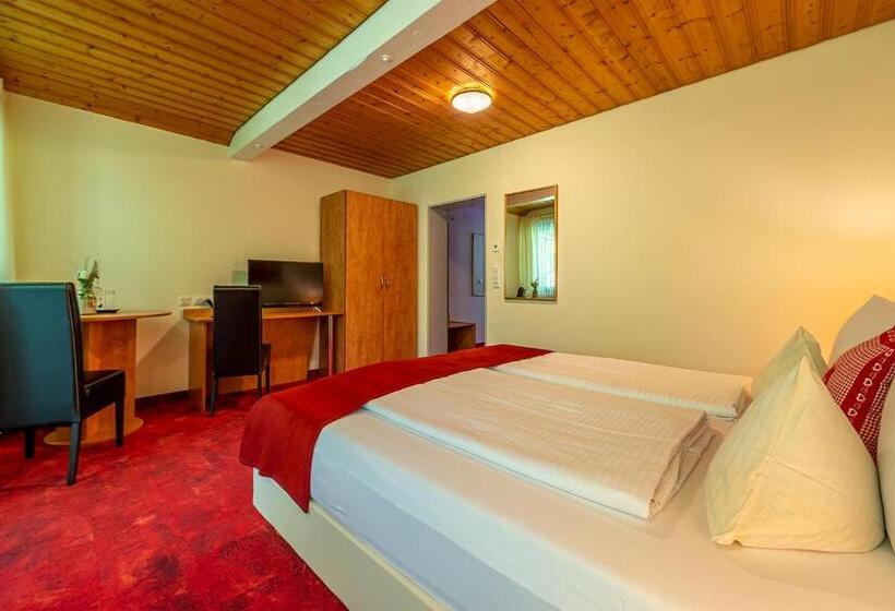 חדר משפחתי, Neudeck