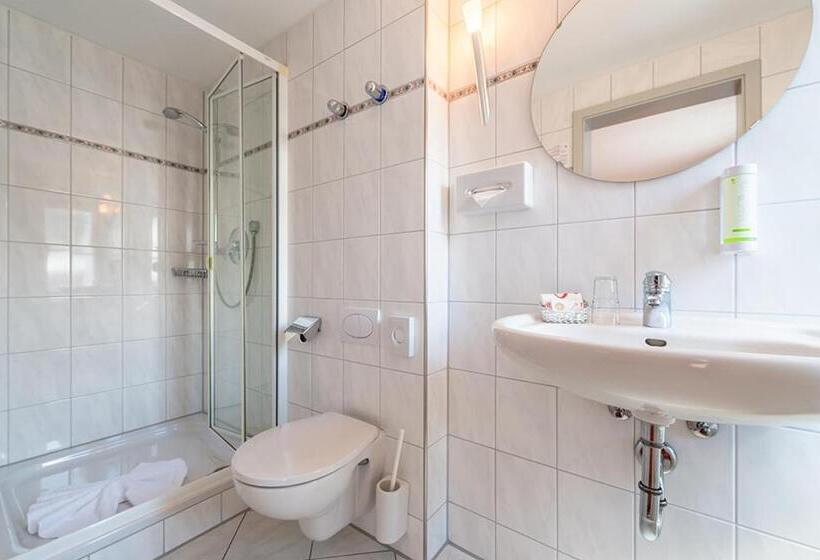 חדר סופריור, Neudeck