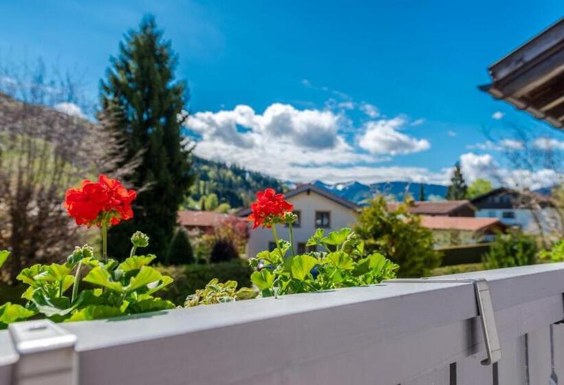 חדר סופריור, Neudeck