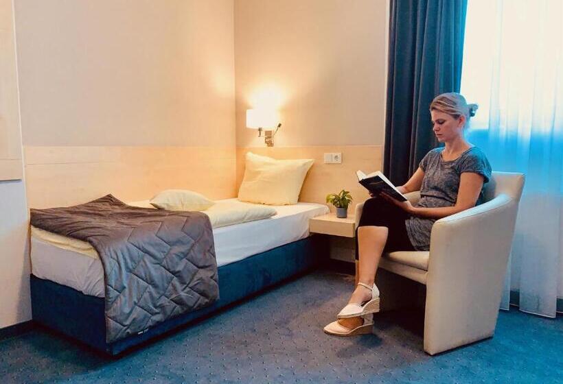 이코노미 싱글 룸, Restaurant Molitor