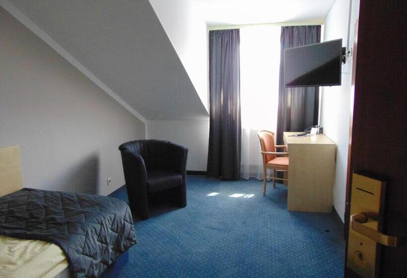 이코노미 싱글 룸, Restaurant Molitor