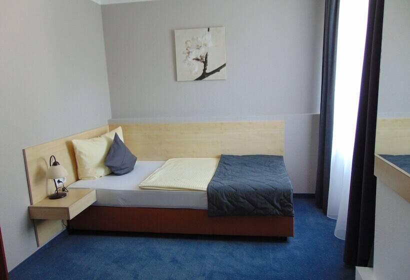 이코노미 싱글 룸, Restaurant Molitor