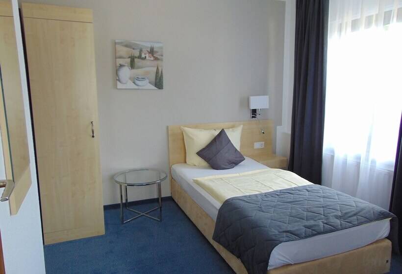 이코노미 싱글 룸, Restaurant Molitor