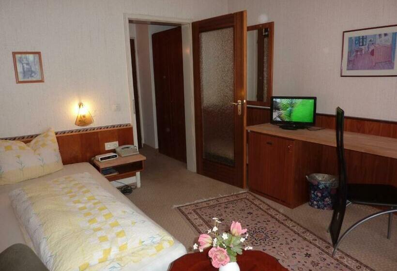 스탠다드 싱글 룸, Traube