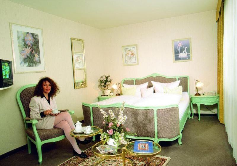 스탠다드 룸, Traube