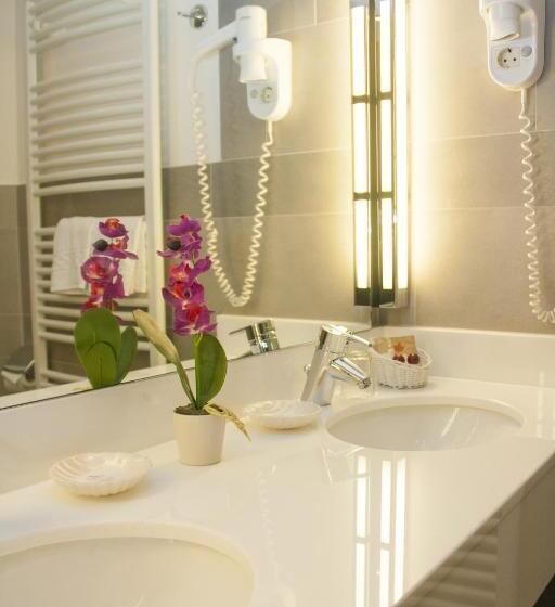 جناح جونيور, Zum Adler  Superior