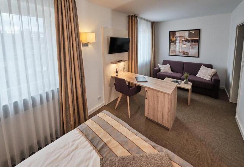 غرفة قياسية ثلاثية, Zum Adler  Superior