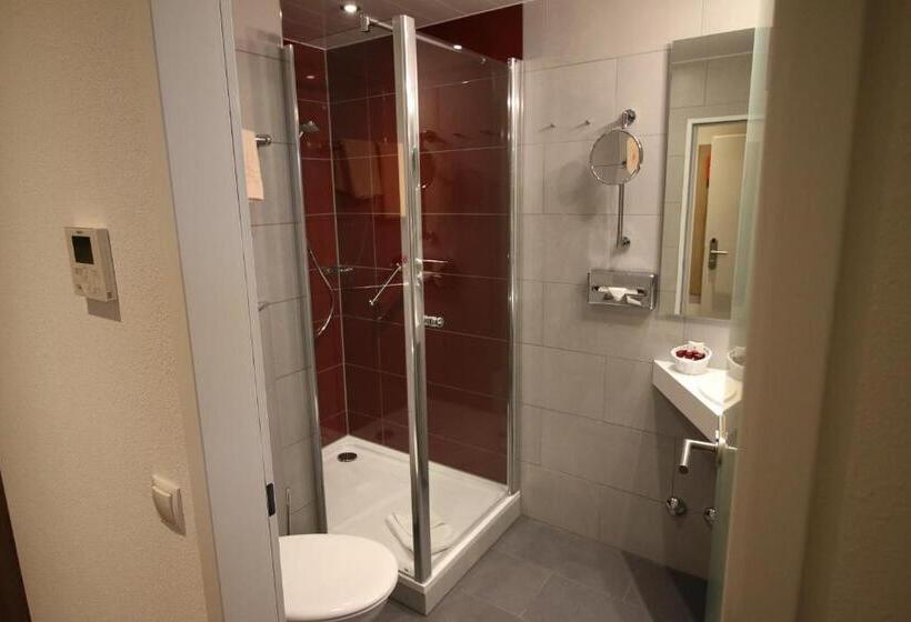 غرفة قياسية ثلاثية, Zum Adler  Superior