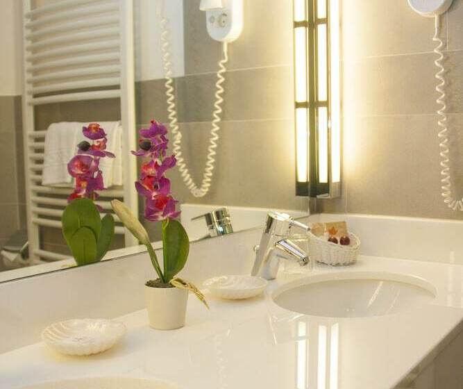 غرفة قياسية ثلاثية, Zum Adler  Superior