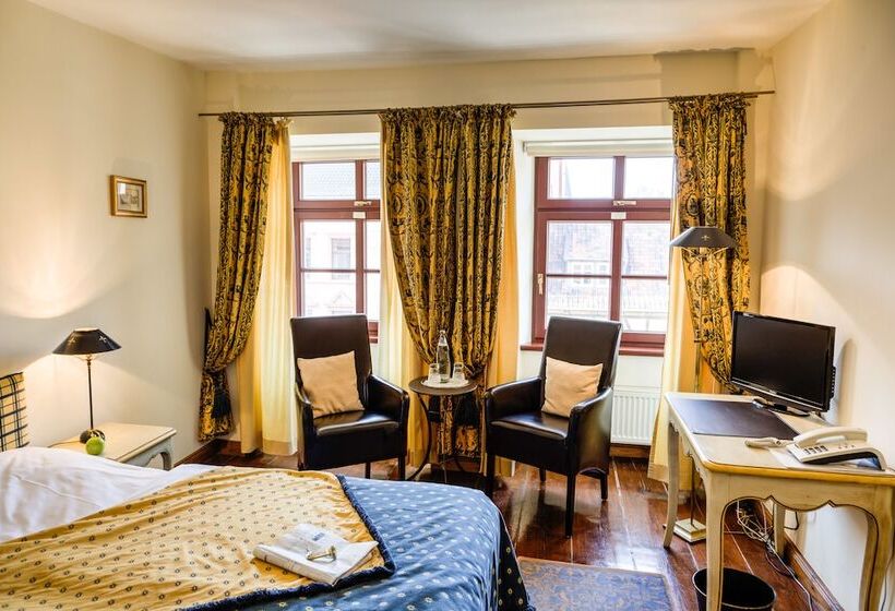 Номер Стандарт, Zum Bar