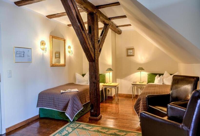 Номер Стандарт, Zum Bar