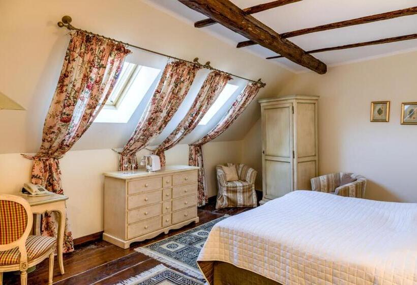 Номер Стандарт, Zum Bar