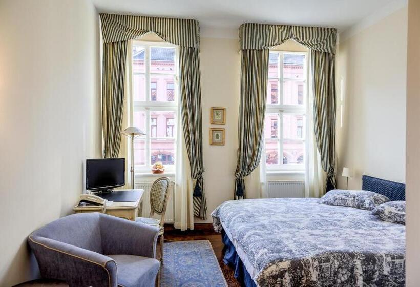 Номер Стандарт, Zum Bar