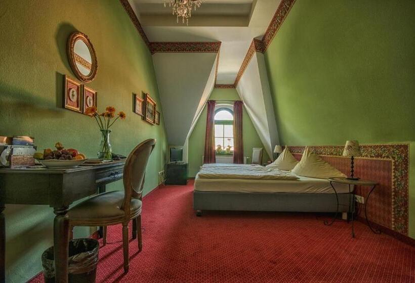 标准间, Zur Henne