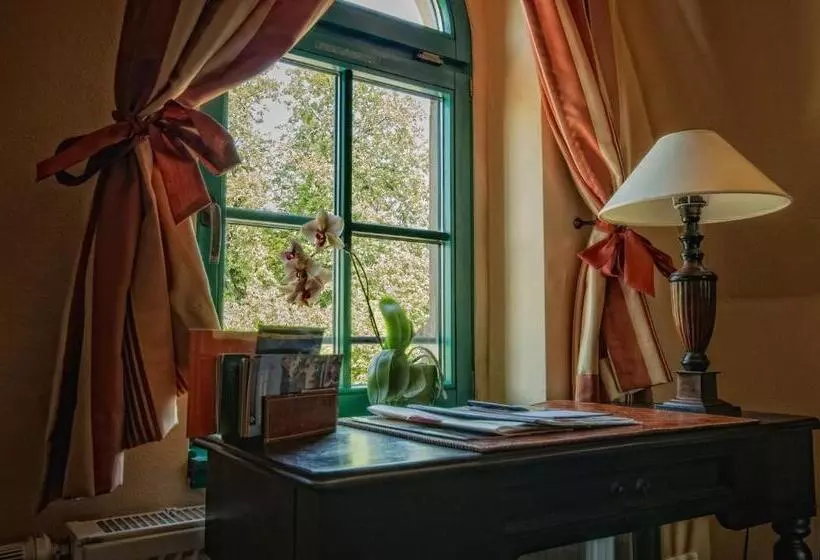 Sviitti, Zur Henne