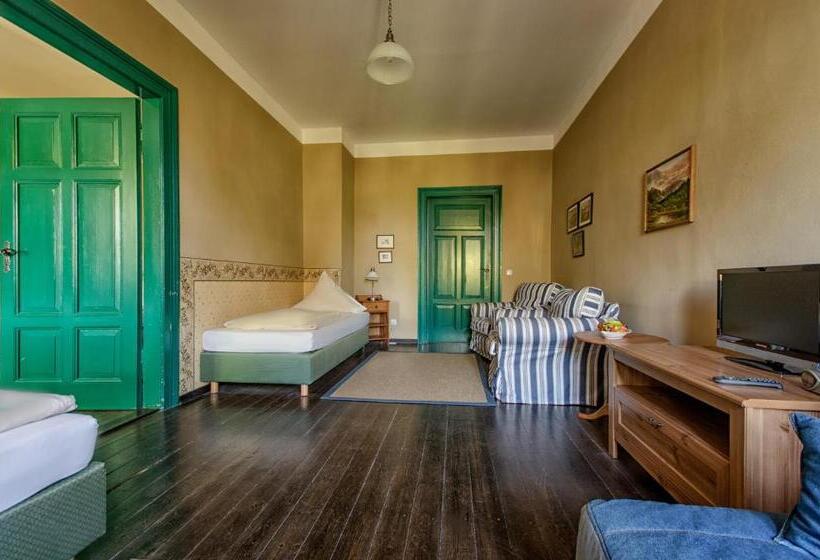 带2个卧室的公寓, Zur Henne