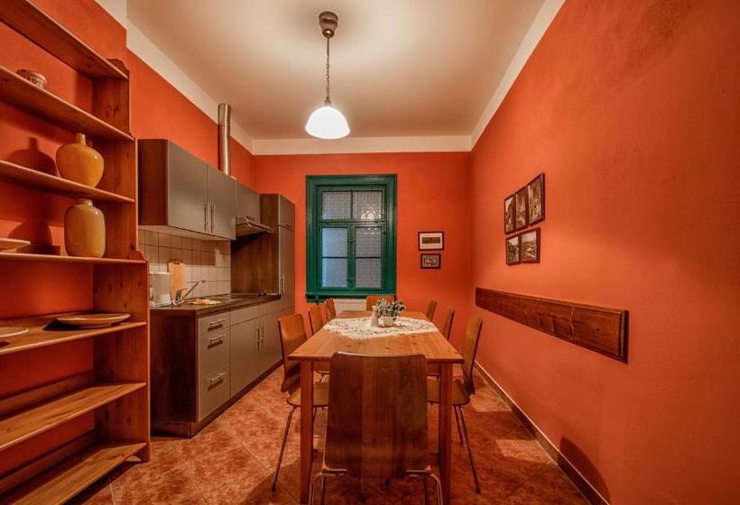 带2个卧室的公寓, Zur Henne