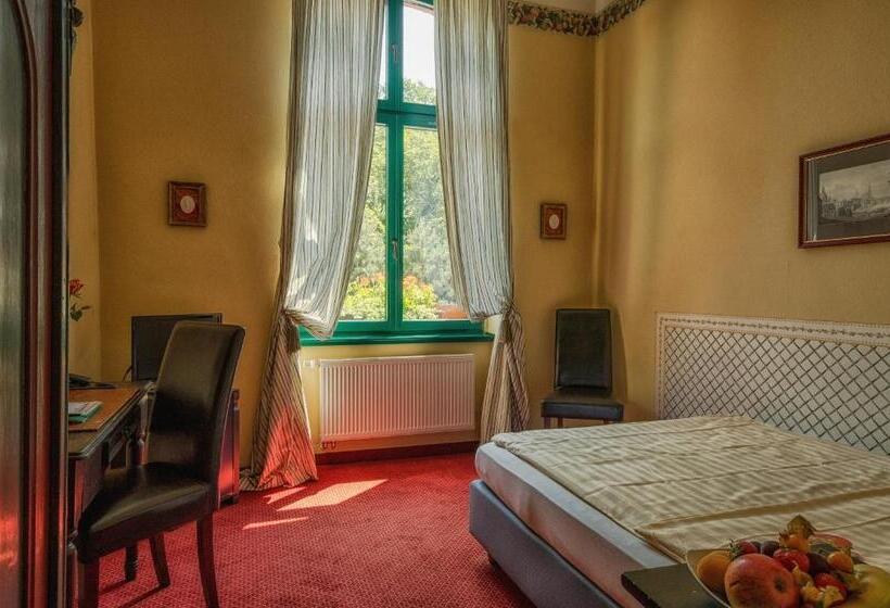 基本间, Zur Henne