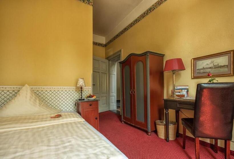 基本间, Zur Henne