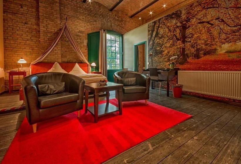 标准间, Zur Henne