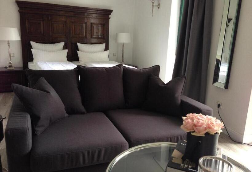 جناح جونيور ديلوكس, Höhen Hotel Viersen