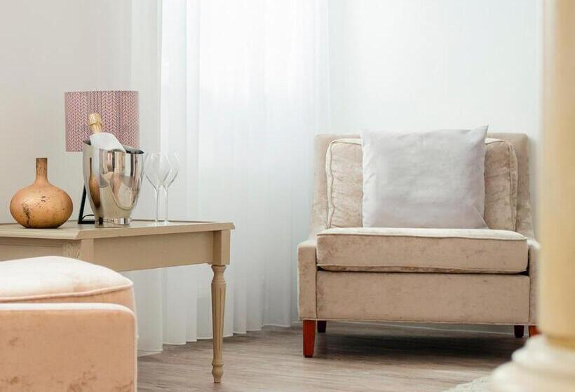 جناح جونيور, Romantik Hotel Restaurant Altenberger Hof