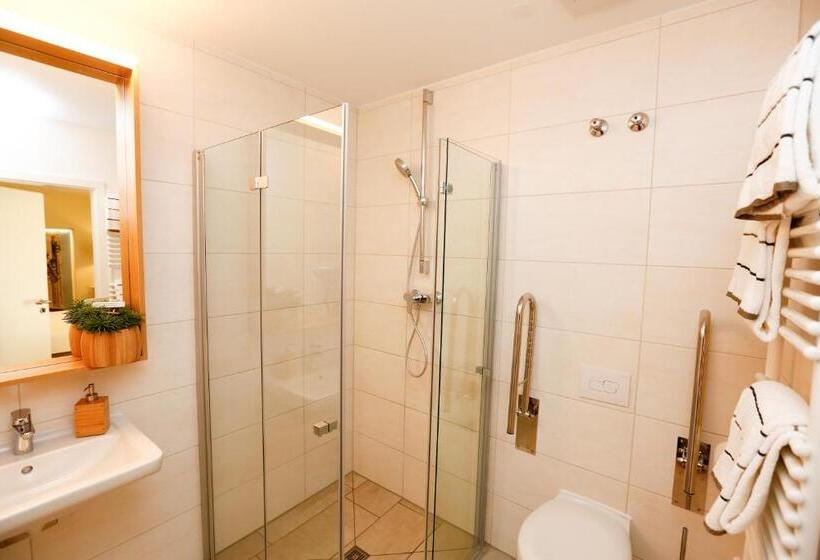 주니어 스위트, Am Peterstor