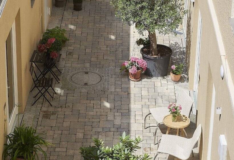 주니어 스위트, Am Peterstor