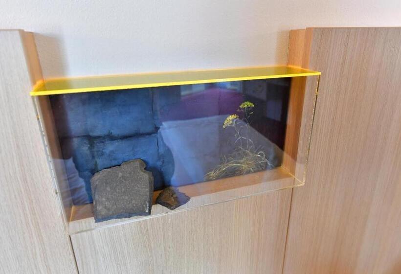 اتاق استاندارد سه نفره, Aspethera