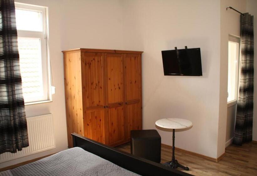 Номер Стандарт, Deutsches Haus