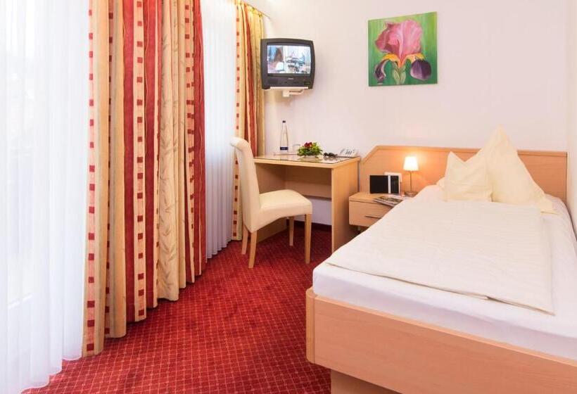 اتاق استاندارد یک نفره, Garni Regina